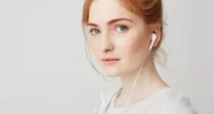 Tren Balik: Gen Z Kembali Menggunakan Earphone Kabel
