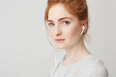 Tren Balik: Gen Z Kembali Menggunakan Earphone Kabel