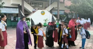 Uniknya MPLS di Solo: Guru Berkostum Harry Potter Sambut Siswa dengan Penuh Semangat