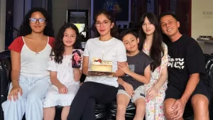 Ussy Sulistiawaty Rayakan Ultah ke-45 Tahun, Semoga Sabarmu Ditambah