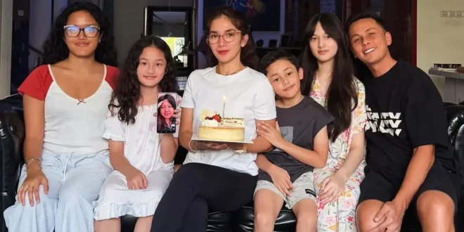 Ussy Sulistiawaty Rayakan Ultah ke-45 Tahun, Semoga Sabarmu Ditambah
