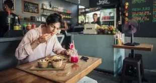 Waktu Terbaik Makan Siang agar Energi Tetap Stabil Seharian: Rahasia Sehat