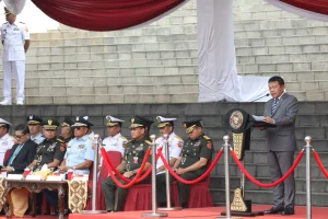Wamen Pertahanan Terpilih Sebagai Gubernur Pertama Universitas RI