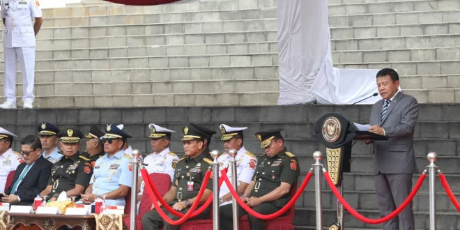 Wamen Pertahanan Terpilih Sebagai Gubernur Pertama Universitas RI