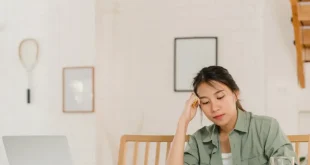 6 Keyakinan Keliru Orang yang Selalu Merasa Tertinggal Secara Finansial Menurut Psikologi: Mengapa Kita Selalu Merasa Tidak Cukup?