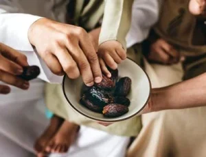 Amankah Melunakkan Kurma untuk Bayi Baru Lahir? Ini Kata Pakar