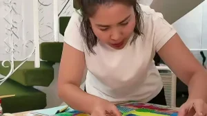 Asah Kreativitas Aktris Putri Titian dengan Menggalang Karya Anaknya di Pigura