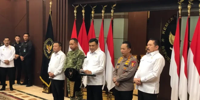 Banyak Video Demo Beredar di Medsos Menko Polkam Djamari Chaniago Itu Hoax Terjadi di Masa Lalu, Pemerintah: Situasi Terkendali