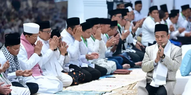 Batal Dihadiri Presiden Prabowo Subianto 100 Ribu Jemaah Tetap Penuhi Monas dalam Acara Zikir dan Doa Kebangsaan