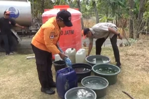 BPBD Ngawi Distribusikan Air Bersih ke 4 Kecamatan untuk Mengatasi Kekeringan