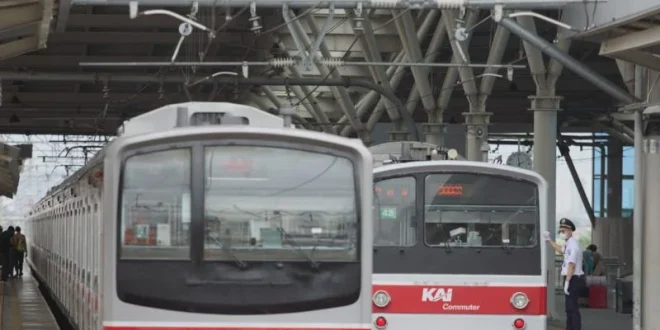 Commuter Line Layani 178 Juta Perjalanan Mengantar Tulang Punggung Keluarga Menjemput Rezeki, Pilar Ekonomi Keluarga