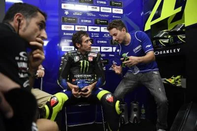 Davide Brivio Ungkap Fakta soal Sekat di Garasi Valentino Rossi dan Jorge Lorenzo: Kejutan di Balik Kualifikasi MotoGP