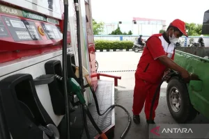 Ekonomi Sepekan: Harga Bensin Turun, Arah Insentif EV Menjadi Fokus