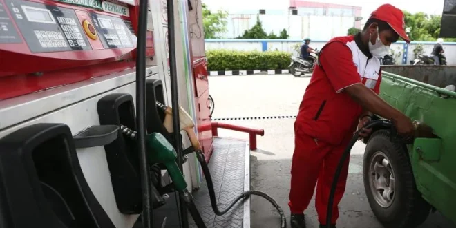Ekonomi Sepekan: Harga Bensin Turun, Arah Insentif EV Menjadi Fokus