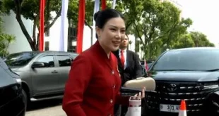 Gaya Elegan Angela Tanoesoedibjo Rayakan HUT ke-81 RI dengan Kebaya Merah yang Keren