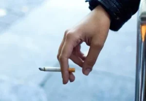 Gen Z Disuruh Berhenti Merokok, Tapi Pindah ke Vape? Apakah Ini Pilihan yang Lebih Aman?
