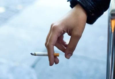 Gen Z Disuruh Berhenti Merokok, Tapi Pindah ke Vape? Apakah Ini Pilihan yang Lebih Aman?