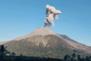 Gunung Lewotobi Laki-laki Mengalami Erupsi, Masyarakat Wajib Siaga!