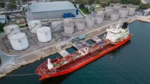 Harga Minyak Naik Lagi ke US 84 Pasar Cemas Selat Hormuz Belum Dibuka
