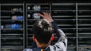 Inovasi Selamatkan Bisnis Vending Machine Jepang, Mesin Kini Tak Hanya Jual Minuman: Membuka Era Baru