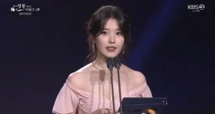 IU Sapa Publik Lagi Usai Hiatus Tampil Anggun di Blue Dragon Series Awards 2026: Kembalinya Sang Bintang