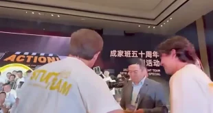 Jackie Chan Membuat Momen Langka Iko Uwais dengan Panggilan Khusus di Panggung
