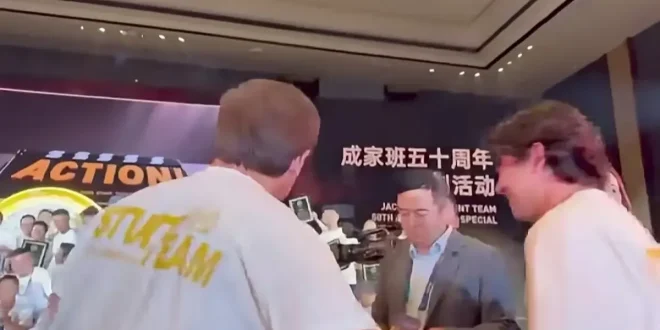 Jackie Chan Membuat Momen Langka Iko Uwais dengan Panggilan Khusus di Panggung