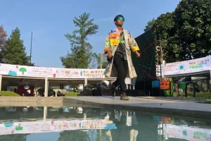 Jakarta Barat Rayakan HUT RI dengan Lomba Busana Daur Ulang