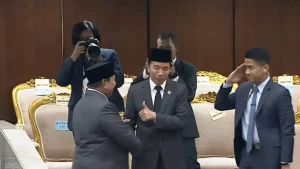 Jokowi Beri Acungan Jempol Setelah Prabowo Sampaikan Pidato Kenegaraan