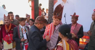 Jokowi Terima Gelar Raja Timor dari Masyarakat di Kupang