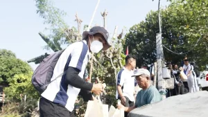 Kanim Surabaya Salurkan 60 Paket Bansos ke Dusun Pucukan Wujudkan Semangat Imigrasi untuk Rakyat