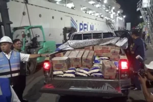 Kapal Pelni Tidar Bawa Bantuan dari Surabaya ke NTT Pasca-Gempa