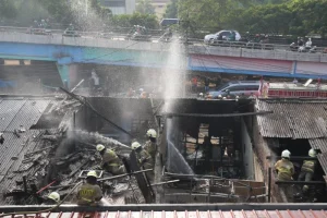 Kebakaran Menggurita Warteg dan Bengkel di Tambora Jakarta Barat