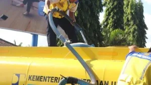 Kementerian PU Salurkan 12 Ribu Liter Air untuk Warga Lombok Barat dalam Waktu Singkat