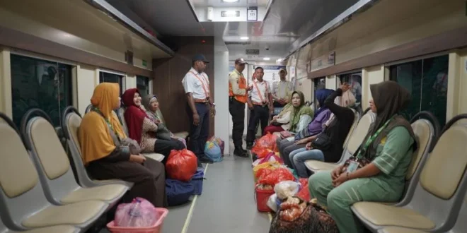 Kereta Petani dan Pedagang: Membawa Akses Ekonomi Masyarakat