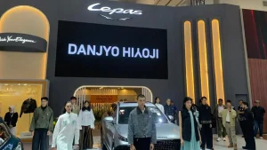 Lepas Gandeng Jakarta Fashion Week 2027 Runway Curi Perhatian Pengunjung GIIAS 2026, Inovasi Terbaru di Industri Fashion