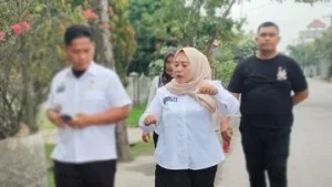 Lurah Syerly: Dari Viral 'Cie Curhat' Hingga Dijatuhi Sanksi Disiplin