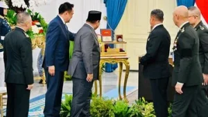 Makna Baret Merah dan Medali Militer Thailand yang Diterima Prabowo: Simbol Kehormatan dan Keterlibatan Internasional