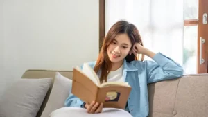 Membaca Buku tentang Tokoh Fiksi: 7 Alasan Meningkatkan Kehidupan Sosial Anda