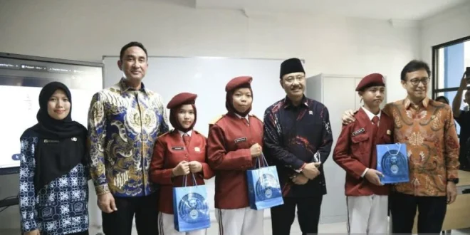 Menteri Kesehatan Sarankan Siswa Sekolah Rakyat untuk Rajin Olahraga dan Sikat Gigi