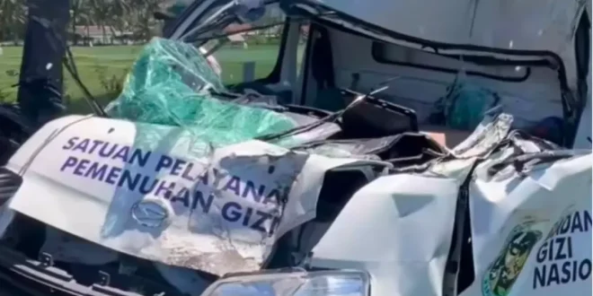 Mobil SPPG Tabrak Truk Saat Antar MBG di Banyuwangi, Kernet Tewas dalam Kecelakaan Dahsyat