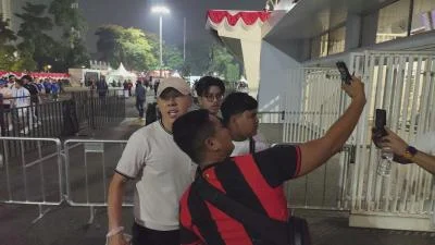 Momen Shin Tae-yong Sapa Suporter Chelsea dan AC Milan di SUGBK Dukung Siapa: Pertandingan Seru di Stadion Utama Gelora Bung Karno