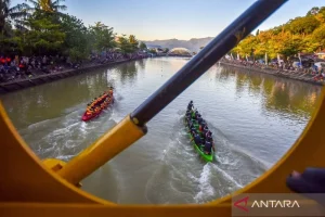 Pacu Sampan Tradisional Padang: Simpan Sejarah dan Semangat Kebersamaan