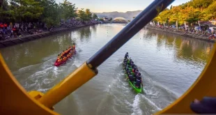Pacu Sampan Tradisional Padang: Simpan Sejarah dan Semangat Kebersamaan