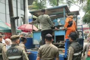 Pemkot Jaksel Beri Instruksi untuk Tertibkan Spanduk dan PKL Sebelum Hari Ulang Tahun Republik Indonesia