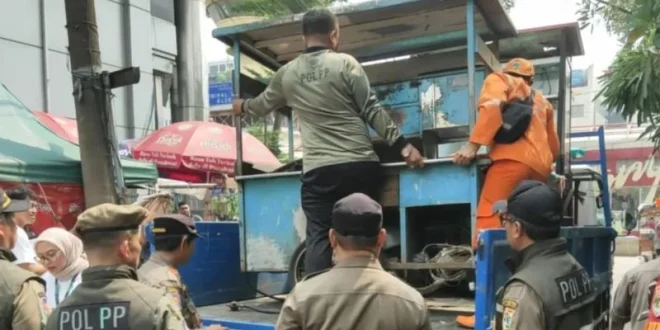 Pemkot Jaksel Beri Instruksi untuk Tertibkan Spanduk dan PKL Sebelum Hari Ulang Tahun Republik Indonesia