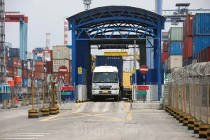 Pengawasan Kepabeanan Diperkuat dengan Hadirnya Alat Pemindai Peti Kemas Terminal 3 Tanjung Priok Perkuat Pengawasan Kepabeanan