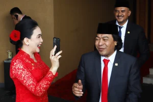 Prabowo Berpidato Komeng Saya Tidak Minta Harapan Tapi Juara Satu: Tinjauan Politik Terbaru