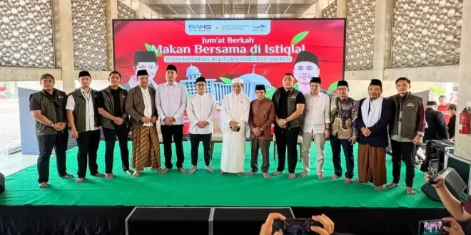 Raffi Ahmad Sumbang Bantuan Makanan di Masjid Istiqlal dalam Program Jumat Berkah