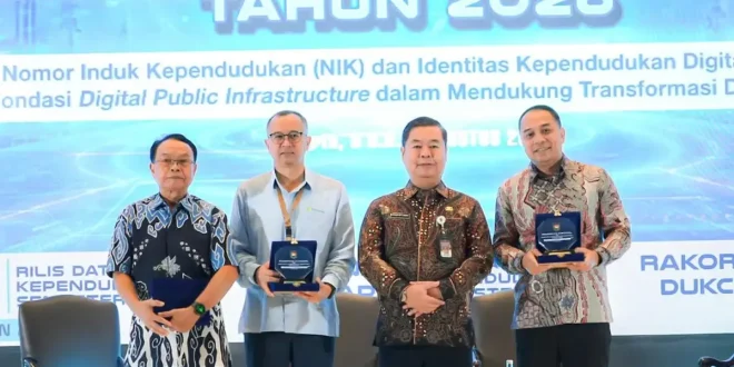 Raih Dua Penghargaan Nasional Surabaya Buktikan Satu Data NIK Pacu Pertumbuhan Ekonomi